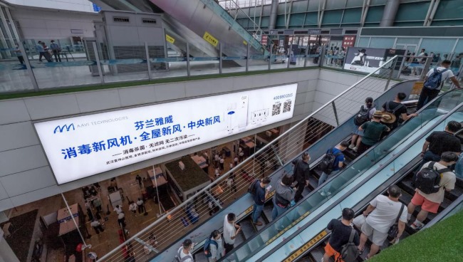 北京南高鐵站進(jìn)站口扶梯廣告牌投放，北京南火車(chē)站廣告價(jià)格