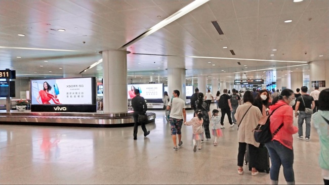 杭州蕭山機(jī)場(chǎng)到達(dá)行李轉(zhuǎn)盤(pán)聯(lián)排LED大屏，杭州機(jī)場(chǎng)LED廣告價(jià)格