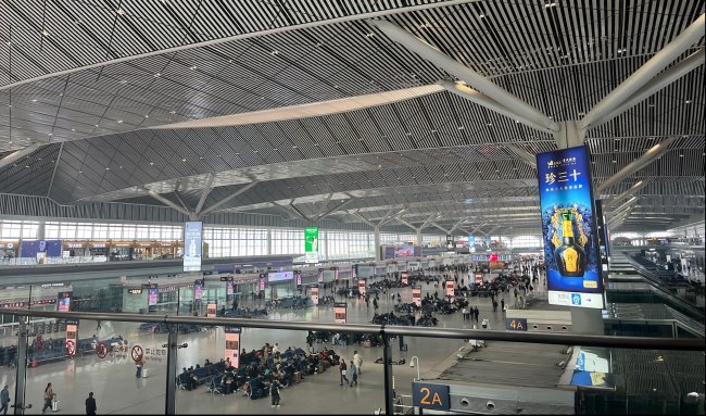 西安北站高鐵候車(chē)大廳三面包柱燈箱廣告，西安北火車(chē)站廣告價(jià)格