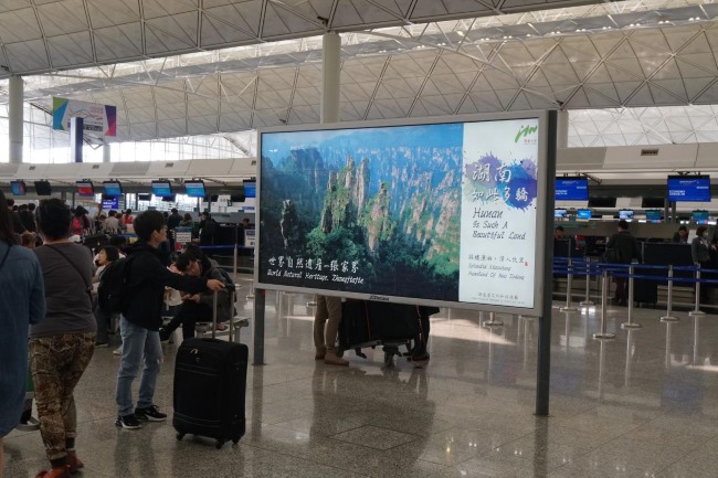 如何通過(guò)機(jī)場(chǎng)廣告講述品牌故事