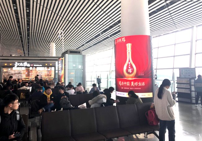 天津機場出發登機口LED廣告投放，天津濱海機場大屏廣告價格