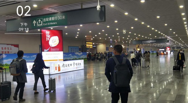 長沙南高鐵站出站通道立柱大屏廣告，長沙南站LED屏廣告價格