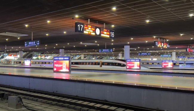 深圳北站高鐵站臺燈箱廣告，深圳北站大屏廣告價格