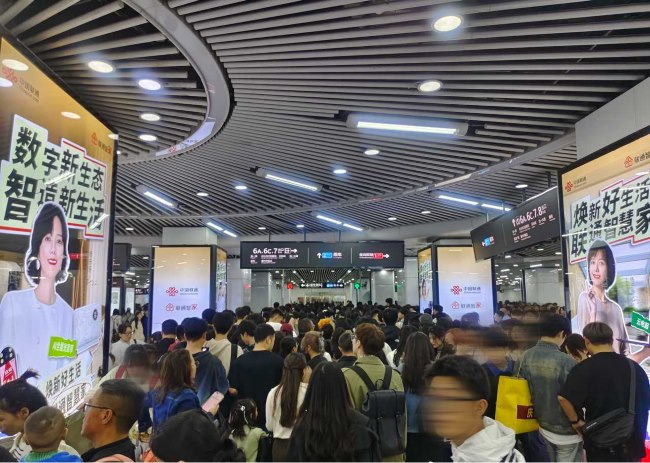 長沙地鐵五一廣場換乘站廳包柱燈箱廣告，長沙地鐵廣告價格