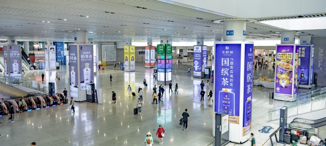 杭州東站出站大廳包柱燈箱廣告，杭州東火車站大屏廣告價格