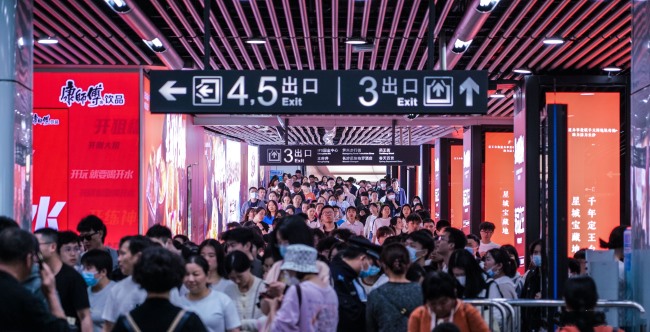 長沙地鐵五一廣場換乘通道墻面廣告，長沙地鐵大屏廣告價(jià)格