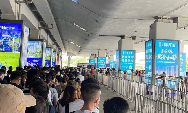 湛江西站進出站廣場戶外包柱燈箱廣告，湛江西高鐵站廣告價格