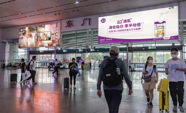 廣州南站出站口上方燈箱廣告投放，廣州南高鐵站大屏廣告價格