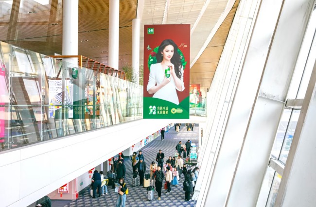 廈門機場到達通道上方吊旗廣告投放，廈門高崎機場廣告價格