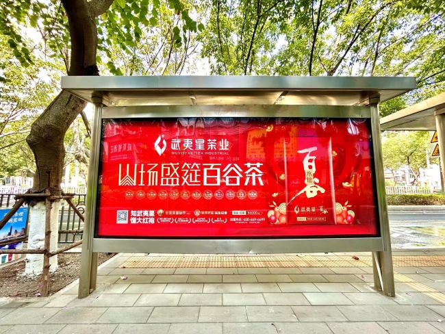 廈門公交候車亭站臺燈箱廣告投放，廈門巴士站牌廣告價格