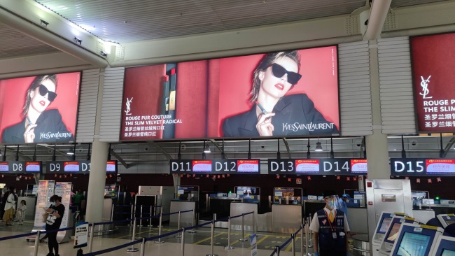 三亞機場出發值機燈箱廣告投放，三亞鳳凰機場大屏廣告價格