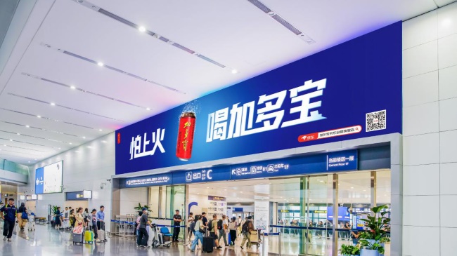 青島膠東機場到達出口上方LED廣告投放，青島機場大屏廣告價格