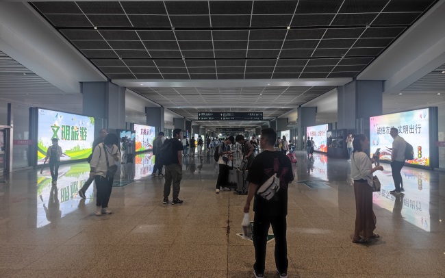 蕪湖高鐵站出站通道兩側(cè)燈箱廣告投放，蕪湖站大屏廣告價(jià)格
