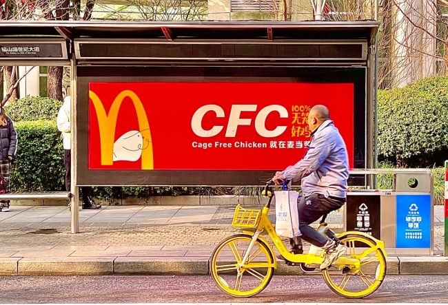 上海公交站臺燈箱廣告投放，上海巴士候車亭廣告價格