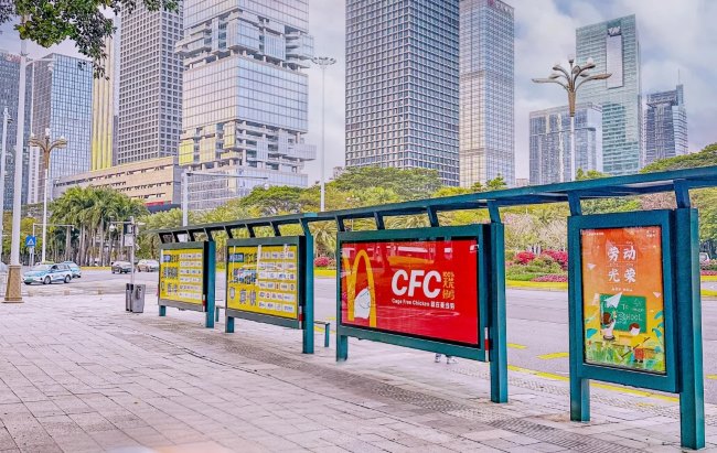 深圳公交站臺燈箱廣告投放，深圳巴士候車亭廣告價格