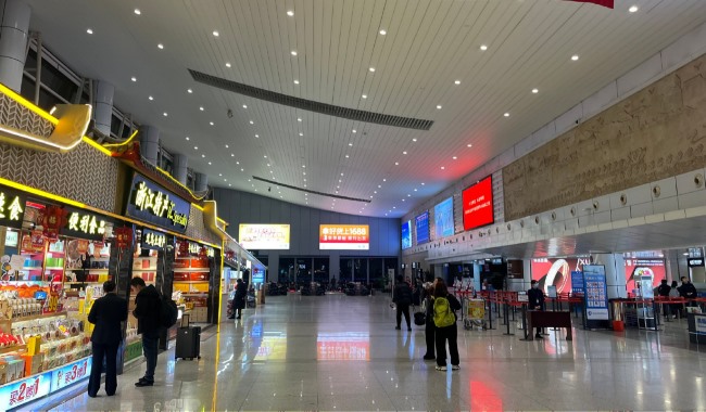 義烏機場值機大廳墻面廣告投放，金華義烏機場大屏廣告價格