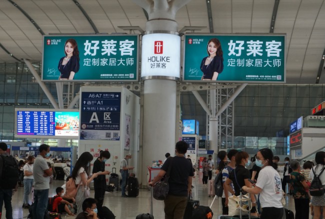 深圳北高鐵站候車大廳高空包柱廣告，深圳北站大屏廣告價格