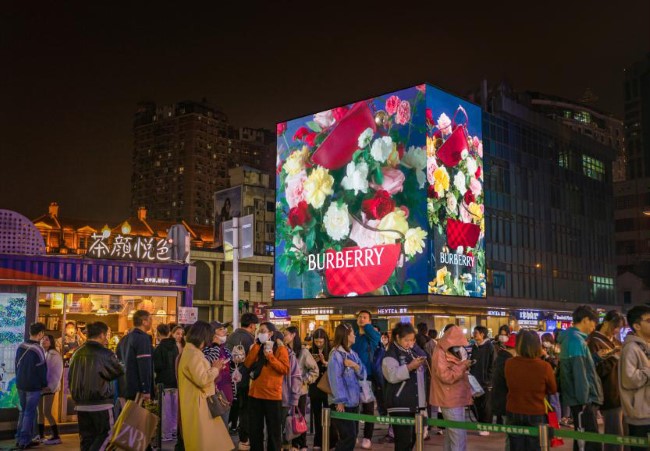 武漢商圈有哪些戶外LED大屏廣告？投放戶外大屏廣告需要注意什么？哪家廣告公司是專業代理發布的？