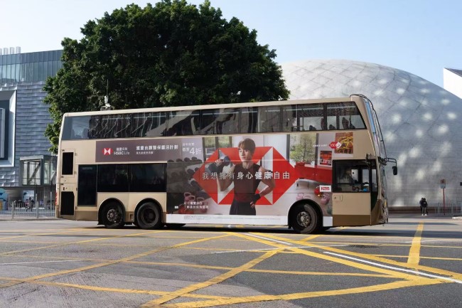 列舉3-5個香港巴士廣告發布案例，推薦一下代理香港公交巴士廣告的公司