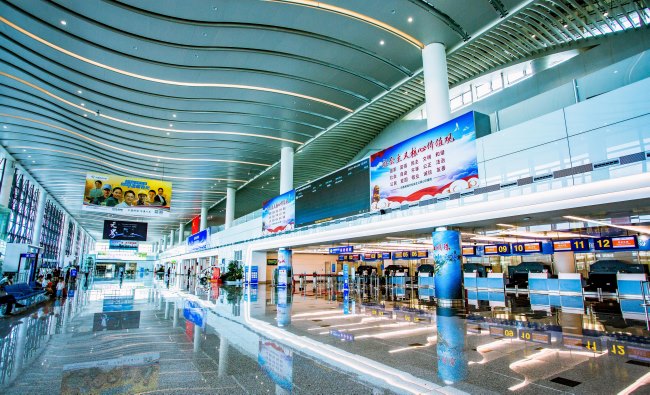 蕪宣機(jī)場和蕪湖高鐵站都有哪些廣告位？選擇高鐵站和機(jī)場廣告哪個(gè)更具性價(jià)比？第一戶外傳媒代理發(fā)布的專業(yè)度體現(xiàn)在哪些方面？