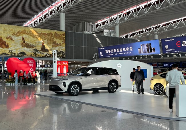 舉例說明機場廣告在線下廣告中的地位和作用