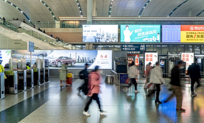 關稅背景下，出口企業如何通過戶外廣告拓展國內銷售渠道？