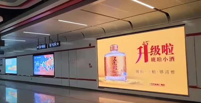 佛山地鐵站廳墻面LED大屏廣告投放，佛山地鐵大屏廣告價格