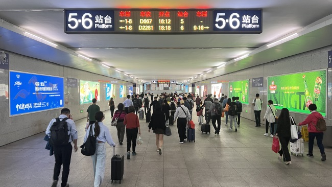 潮汕高鐵站進站通道兩側墻面燈箱廣告投放，潮汕站廣告價格