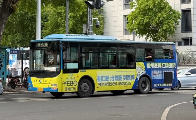 福州公交車身外車貼涂裝廣告投放，福州公交巴士廣告價格