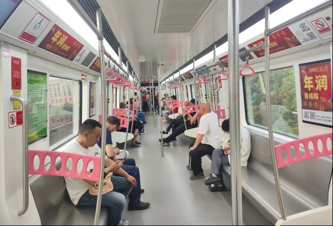 重慶地鐵列車語音冠名價格，重慶地鐵車廂播音導向廣告投放