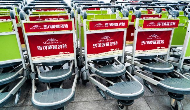 廣州機場手推車廣告投放，廣州白云機場行李推車貼廣告價格