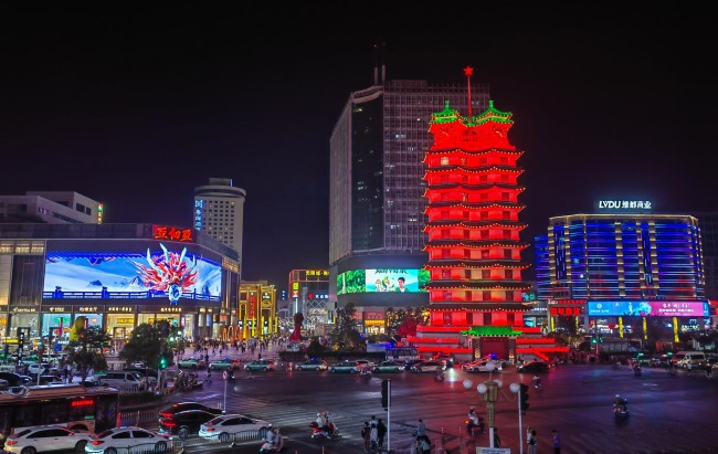 美睫美甲行業為什么那么火？第一戶外傳媒助推成新寵，戶外哪些渠道更有效？