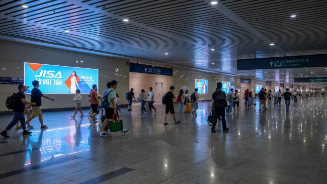 長沙南站高鐵出站通道墻面燈箱廣告投放，長沙南站廣告價格