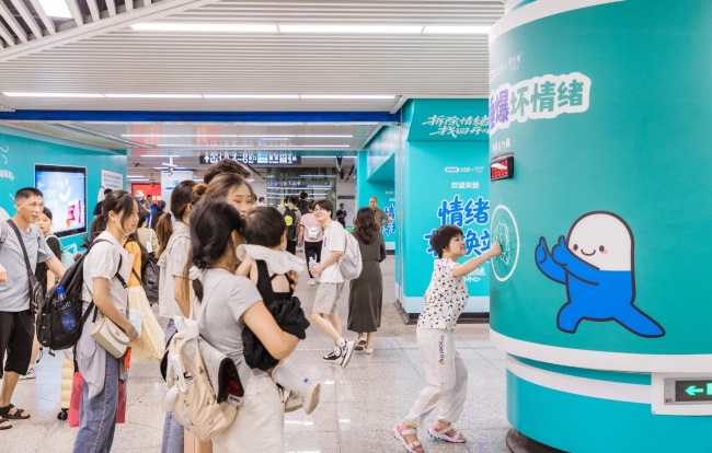 長沙地鐵換乘通道墻貼包柱廣告投放，長沙地鐵站墻畫廣告價格