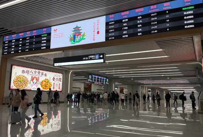 汕頭站高鐵出站口墻面燈箱廣告投放，汕頭火車站大屏廣告價格