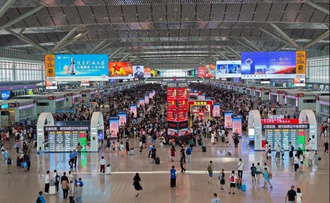 從國際形勢和國內(nèi)現(xiàn)實環(huán)境中如何預測2025年下半年經(jīng)濟走向？廣告行業(yè)是經(jīng)濟的晴雨表說法靠譜嗎？