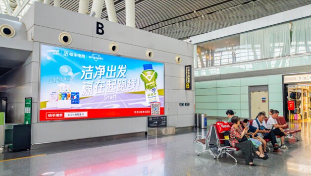 第一戶外傳媒-長沙黃花機場-T2出發大廳值機島尾部燈箱