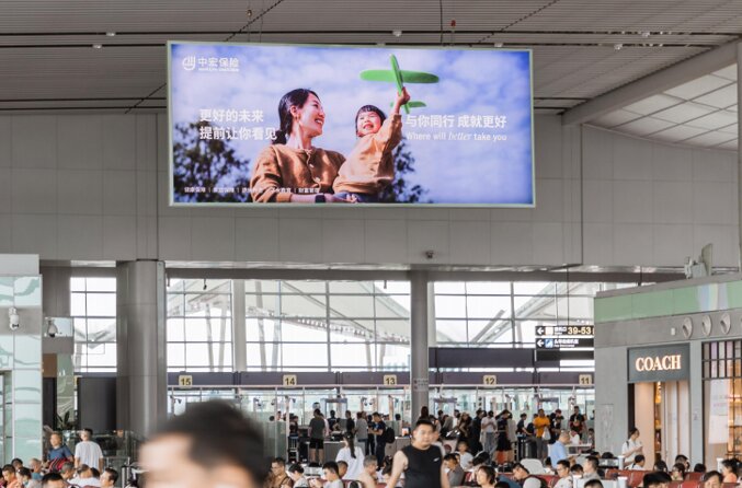 第一戶外傳媒-長沙黃花機場-T2候機廳雙面懸掛燈箱