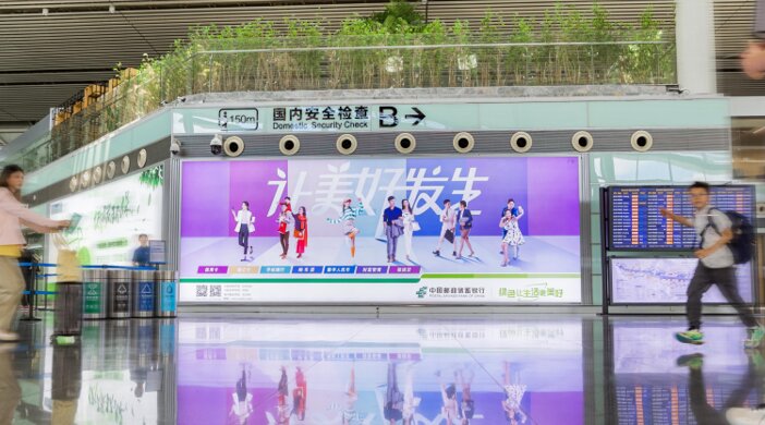 第一戶外傳媒-長沙黃花機場-T2出發候機廳墻面燈箱