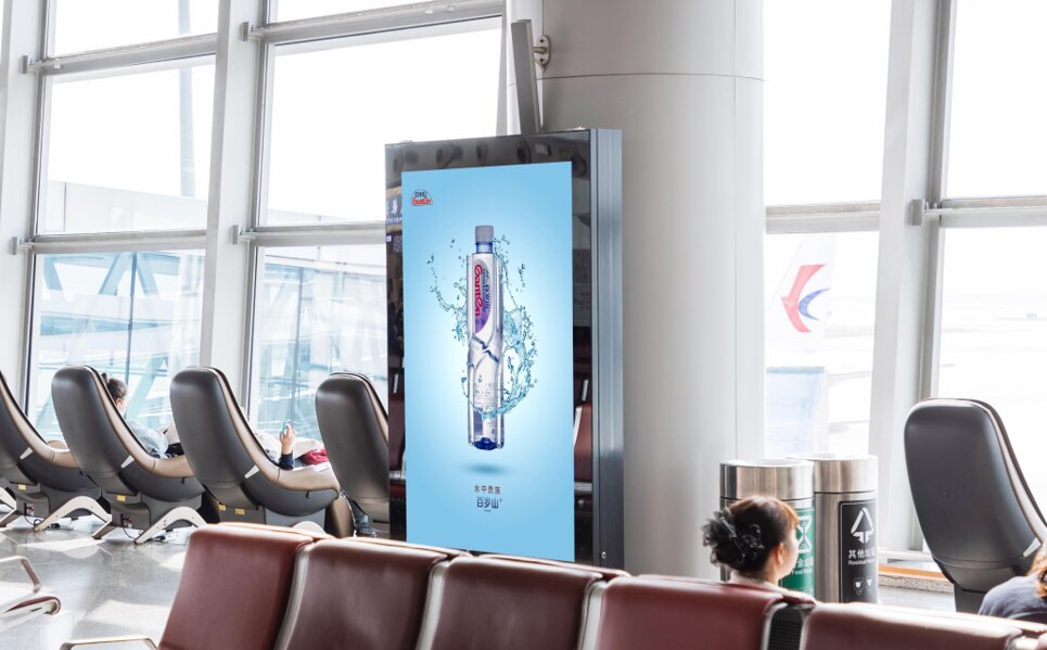 第一戶外傳媒-長沙黃花機場-T2出發候機區站立式滾動燈箱