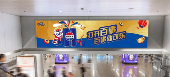 第一戶外傳媒-長沙黃花機場-T2到達夾層樓梯口墻面燈箱