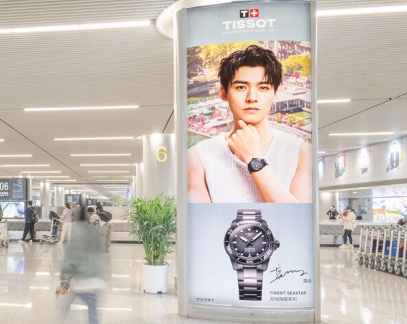 第一戶外傳媒-長沙黃花機場-T2到達行李廳雙面圖騰燈箱