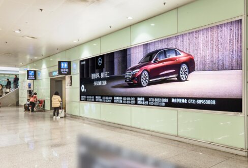 第一戶外傳媒-長沙黃花機場-T2到達行李廳墻面燈箱