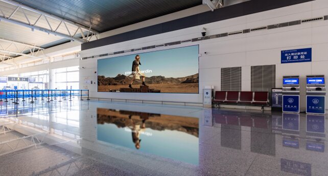第一戶外傳媒-長沙黃花機場-T2國際出發安檢口LED屏