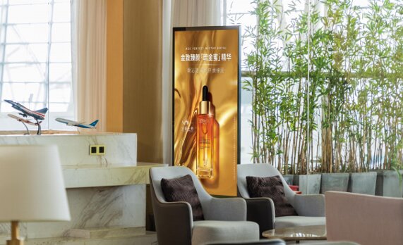 第一戶外傳媒-長沙黃花機場-T1/T2航站樓貴賓廳內刷屏機 