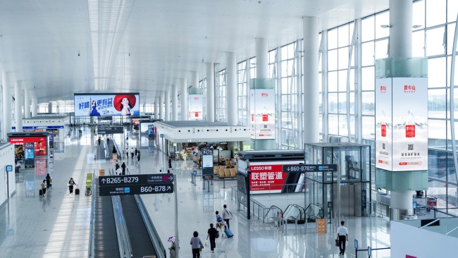 廣州機場候機廳包柱燈箱廣告投放，廣州白云機場出發到達廣告