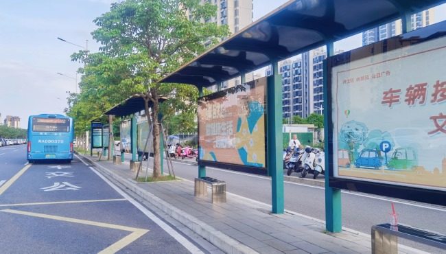 福州公交站臺大牌廣告投放，福州巴士候車亭大牌廣告價格
