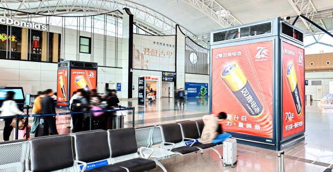 寧波機場出發大廳中央柱面燈箱廣告，寧波櫟社機場大屏廣告