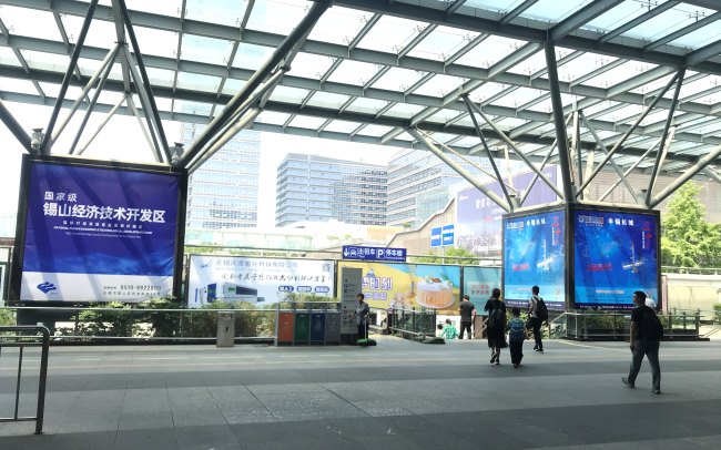 無錫東高鐵站到達燈箱廣告投放，無錫東站出站口大屏廣告價格