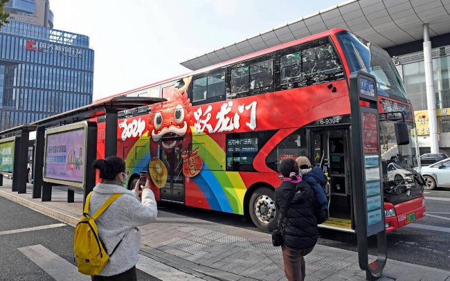 地鐵廣告與公交廣告有什么區(qū)別，當(dāng)品牌需要宣傳推廣時(shí)，怎么選擇效果更好？